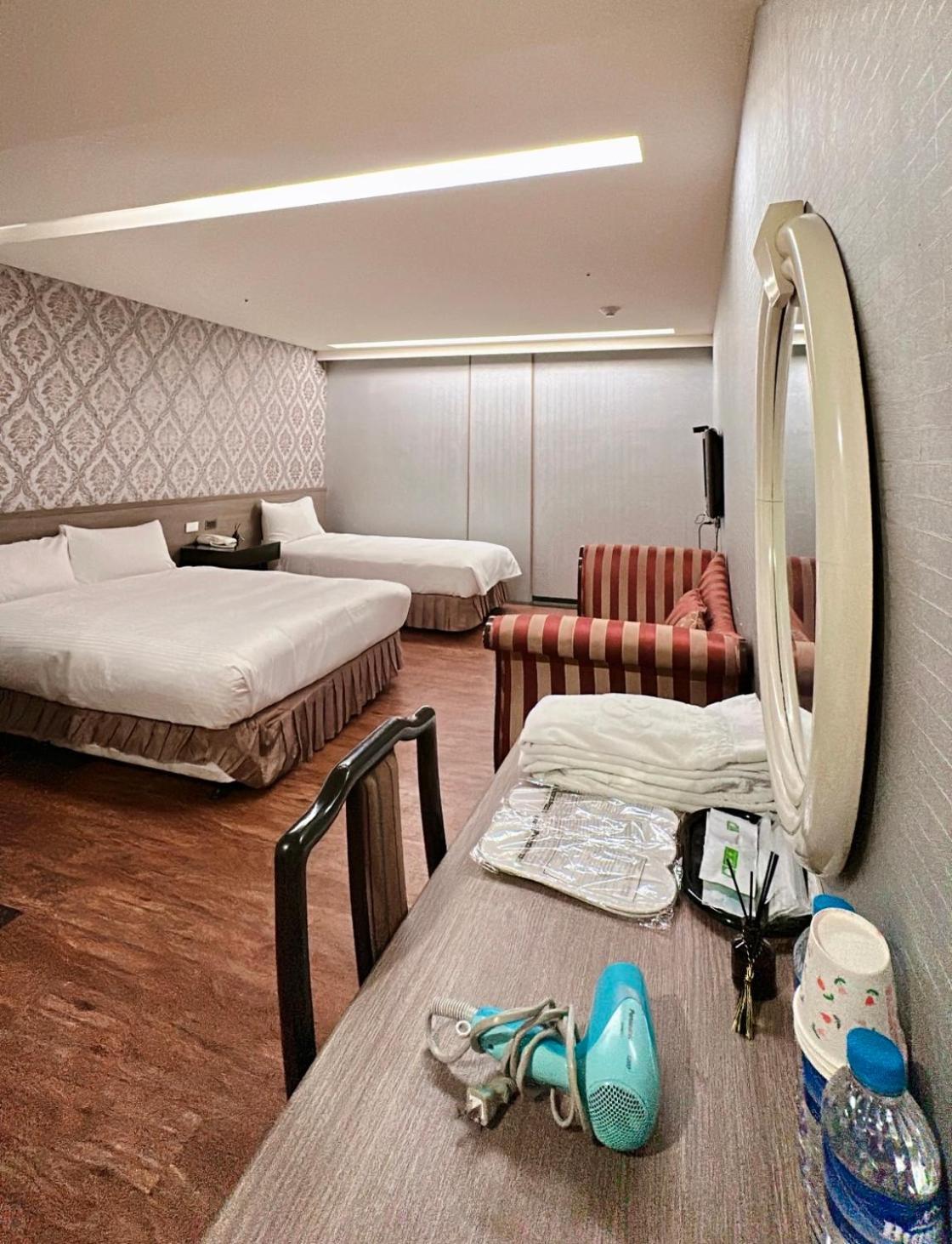 Crystal City Hotel Zhongli Eksteriør billede